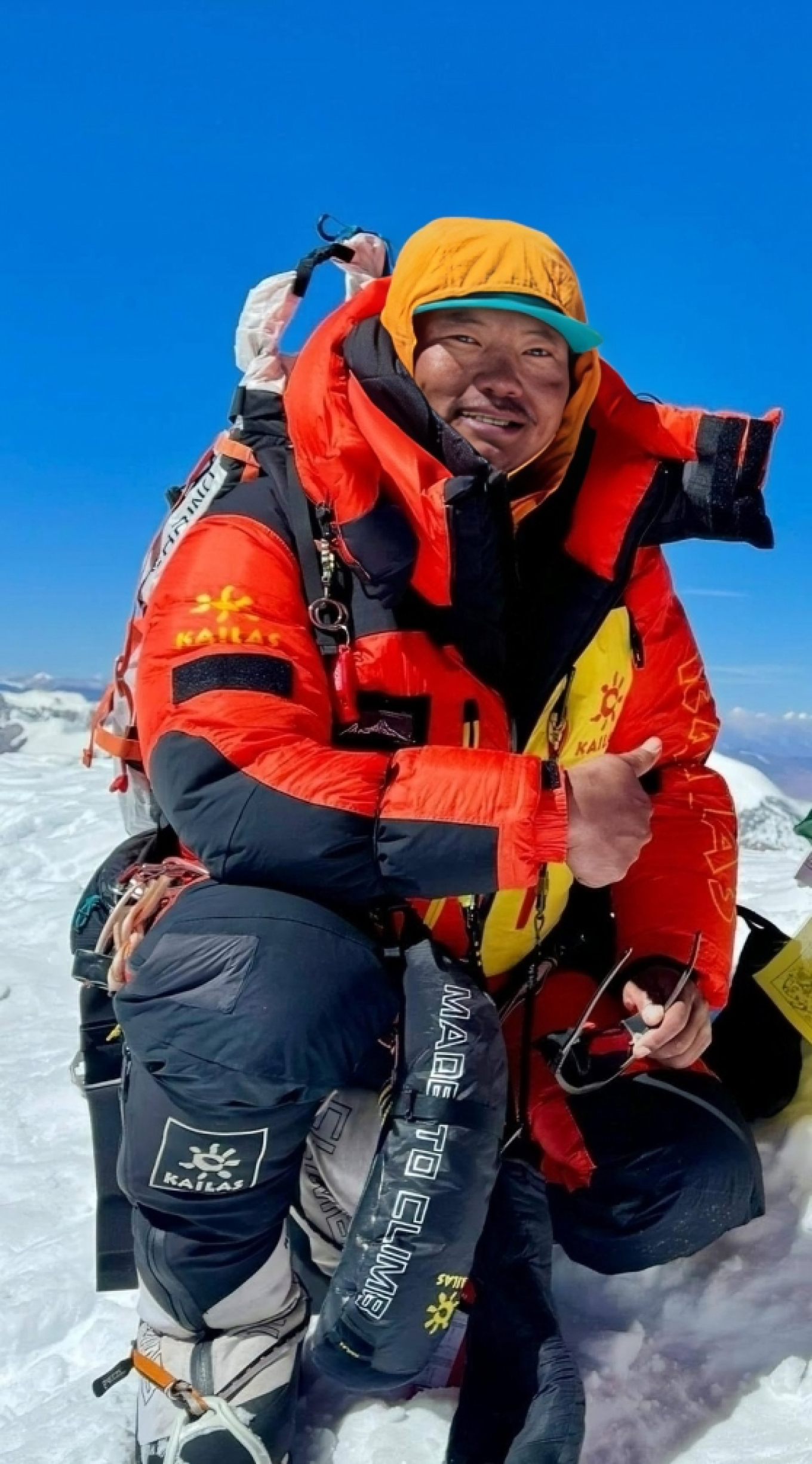Lakpa Sherpa Breaks His Own Record as Makalu Summit Route Opens for 2025 Season